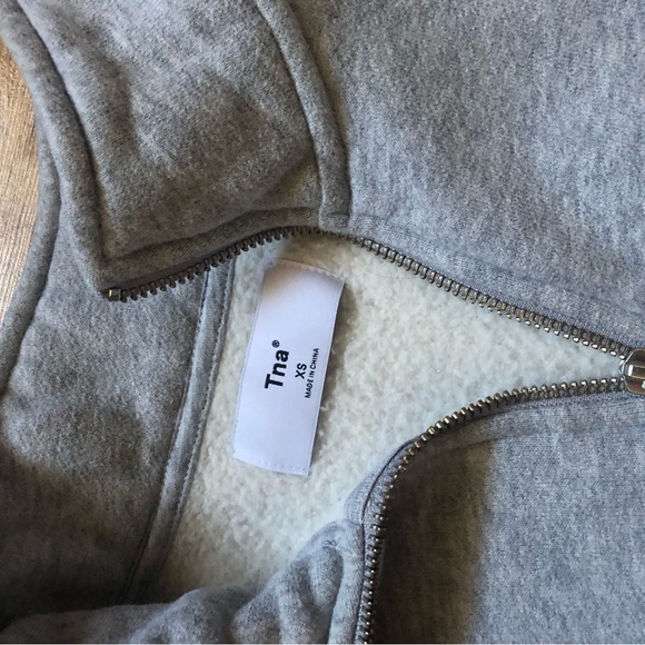 ARITZIA TNA: Cropped 1/4 Zip Sweater - Picture 3 of 3